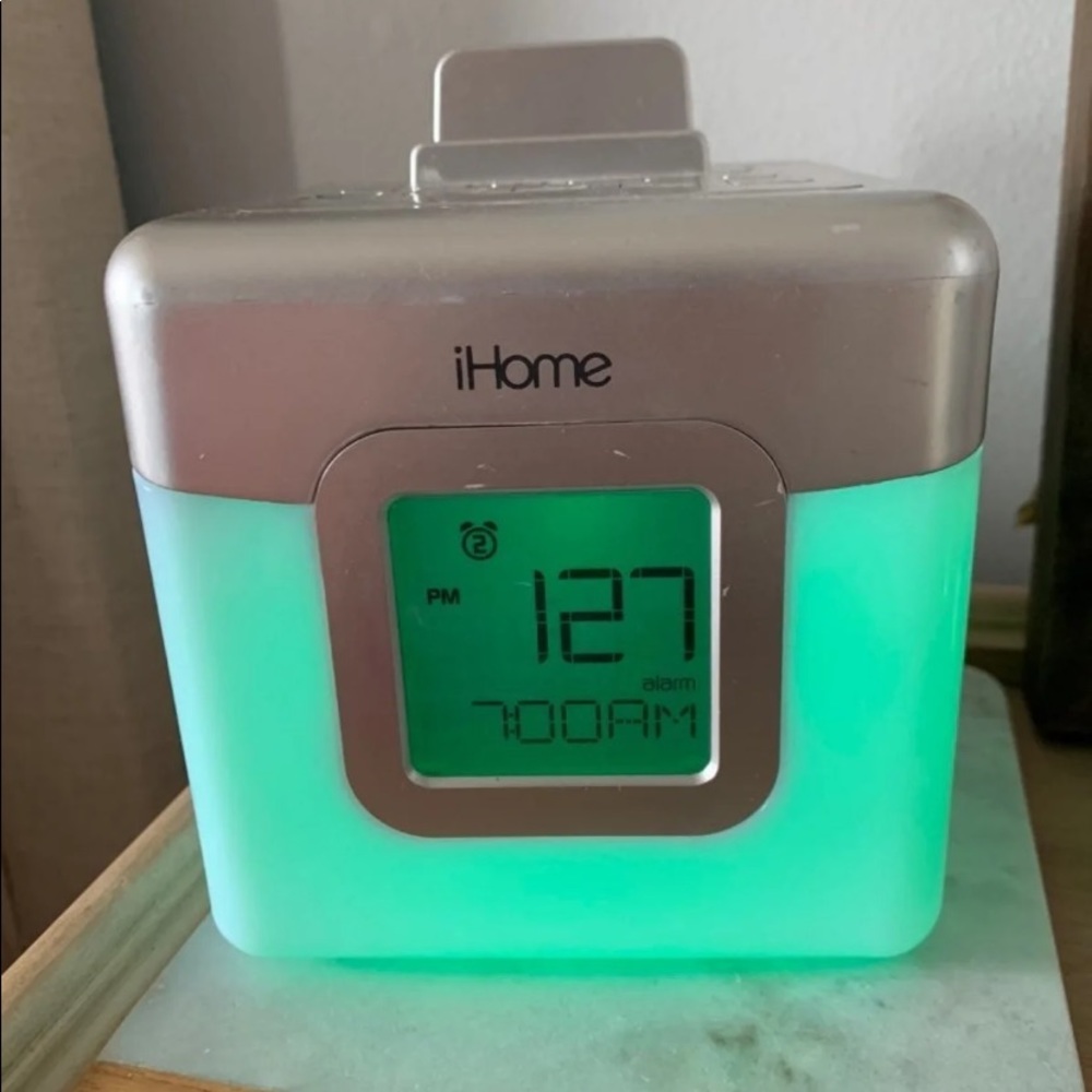 IHOME CLOCK - Picture 2 of 6